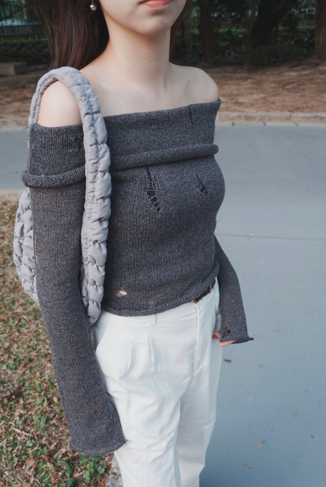 轉季必備! 微破爛街頭叛一字膊 Street Style Off Shoulder Knit Top <2 colours>