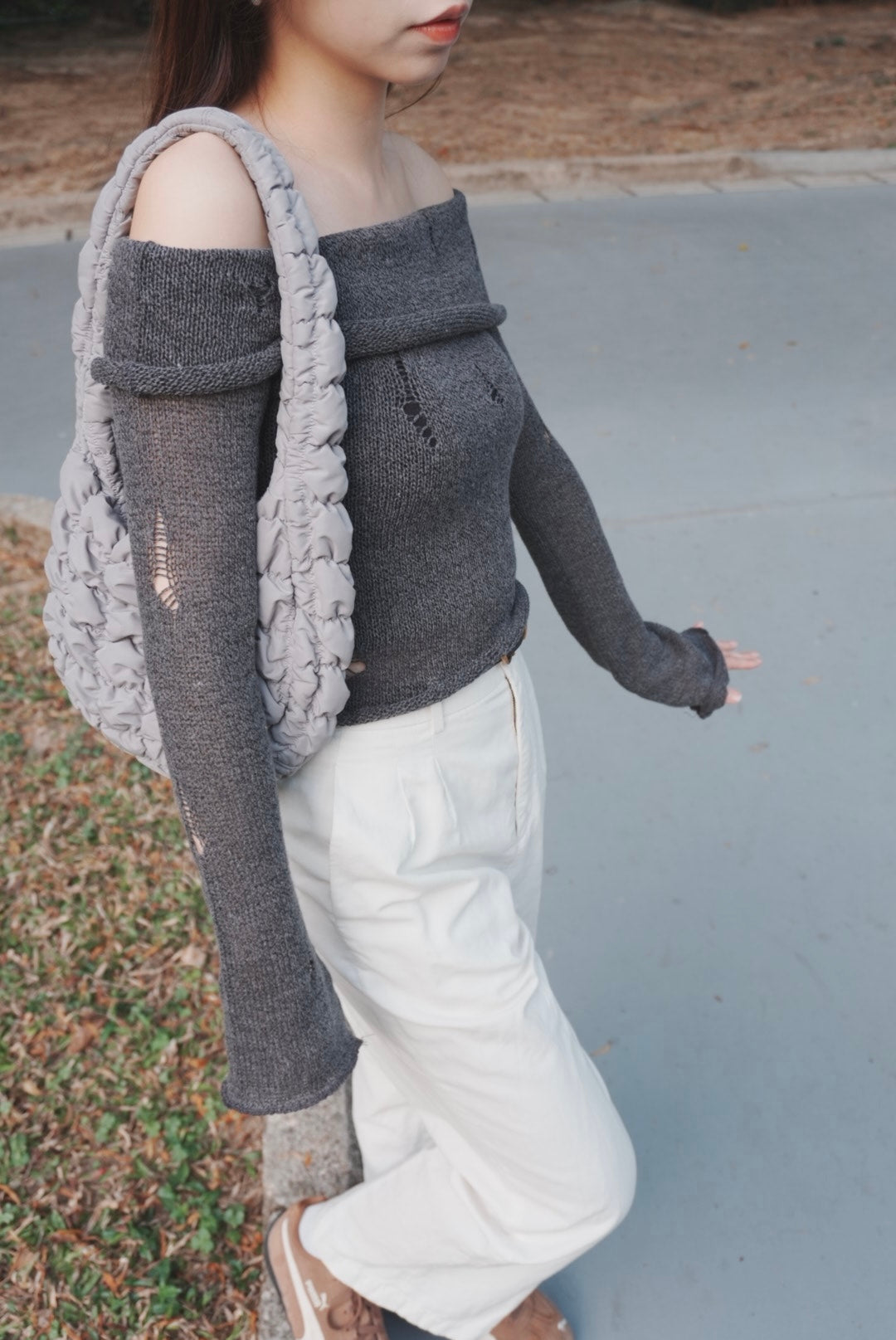 轉季必備! 微破爛街頭叛一字膊 Street Style Off Shoulder Knit Top <2 colours>