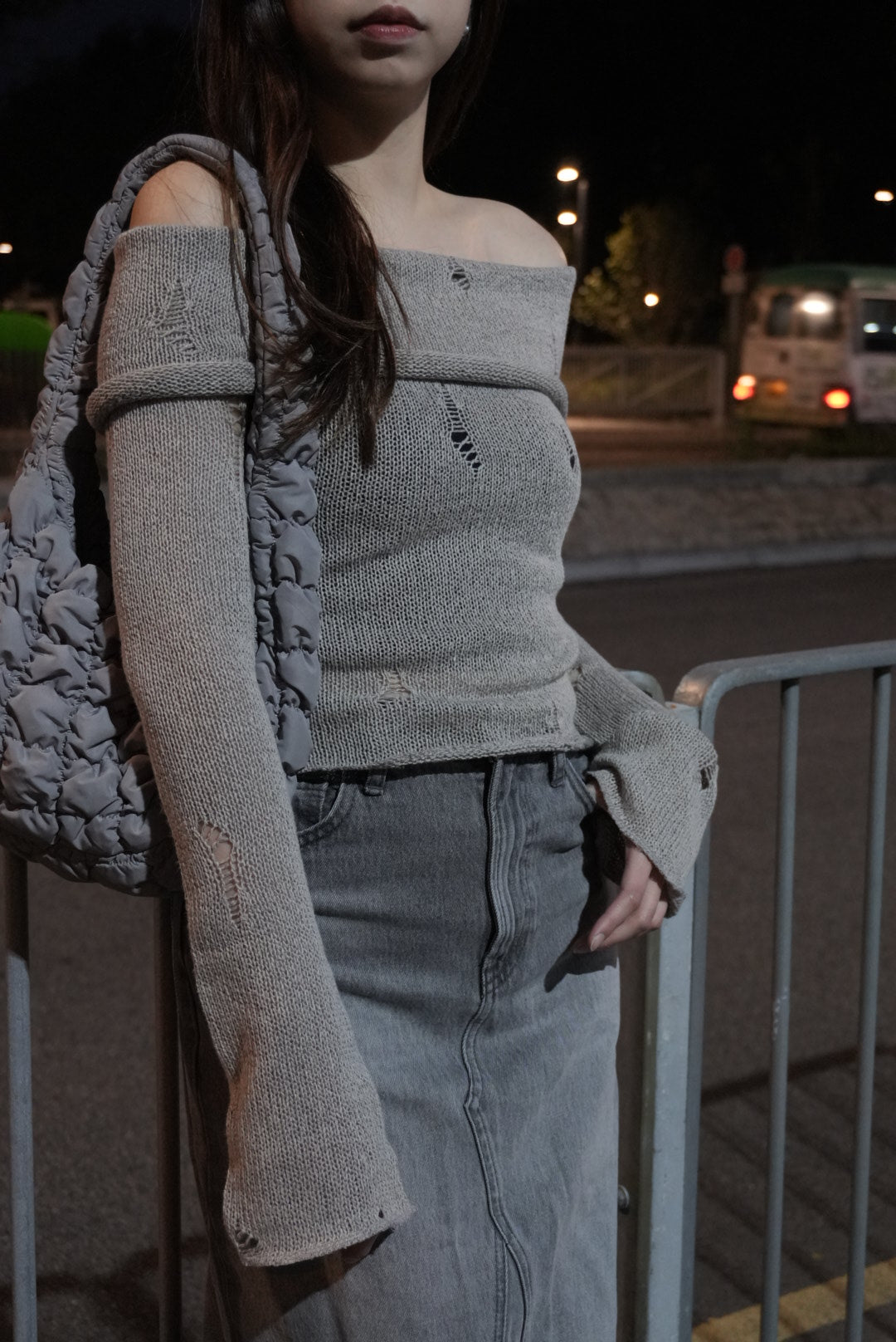 轉季必備! 微破爛街頭叛一字膊 Street Style Off Shoulder Knit Top <2 colours>
