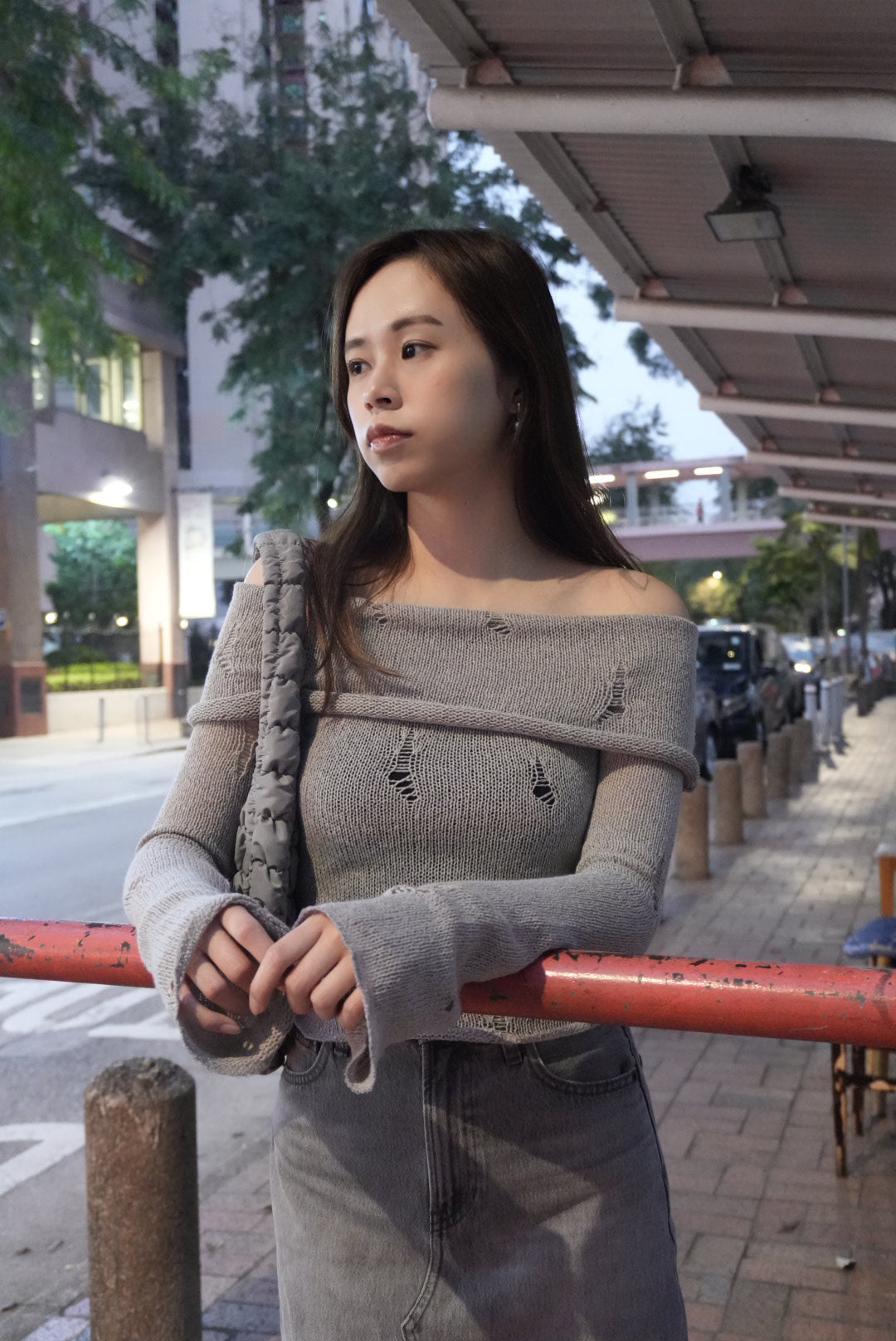 轉季必備! 微破爛街頭叛一字膊 Street Style Off Shoulder Knit Top <2 colours>