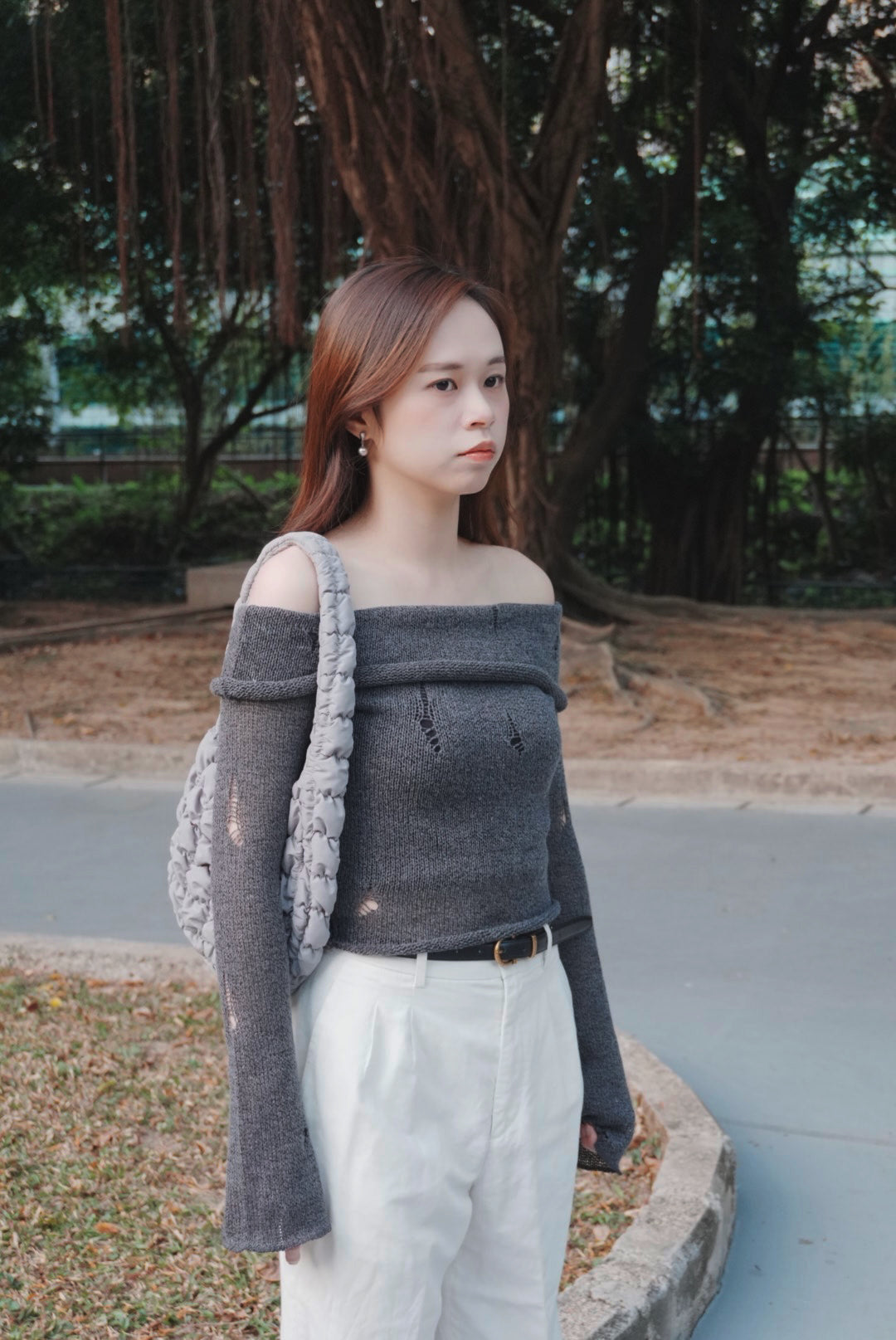 轉季必備! 微破爛街頭叛一字膊 Street Style Off Shoulder Knit Top <2 colours>